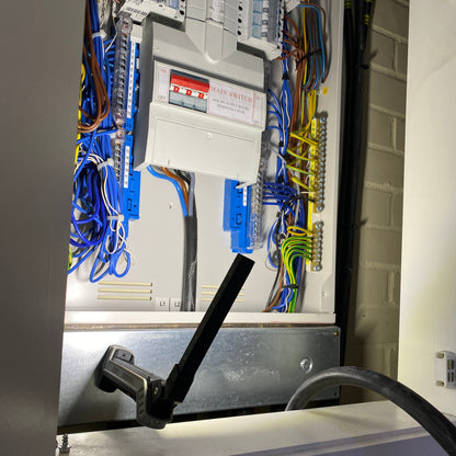 Magnetic lamp base allowing inspection of an electrical distribution board