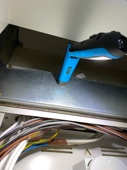 Magnetic lamp base allowing inspection of an electrical distribution board